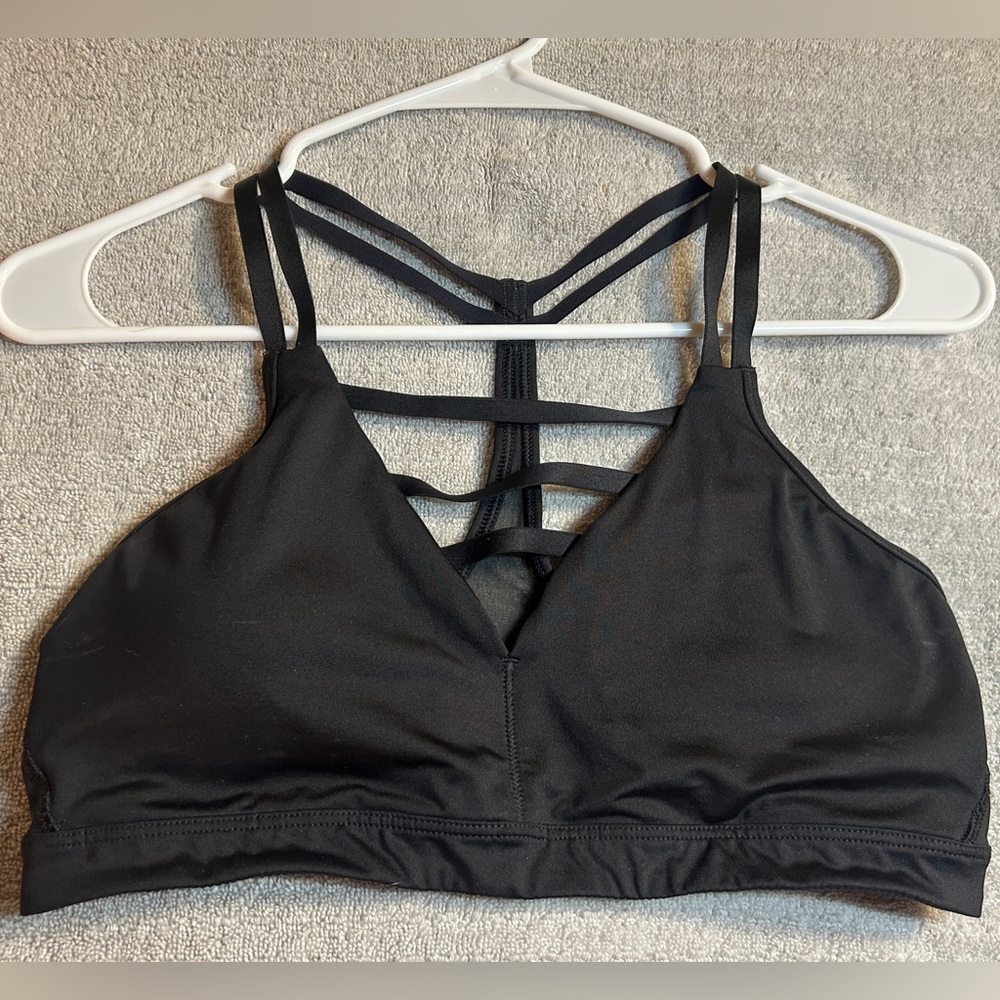 Victoria Sport Strappy Sports Bra